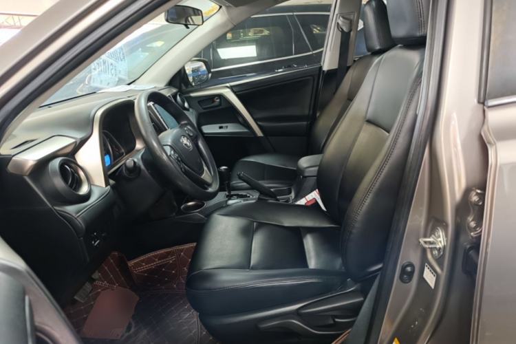 Used Toyota RAV4 2015 2.0L CVT Two-Wheel Drive Fashion Edition Left Front Seat
