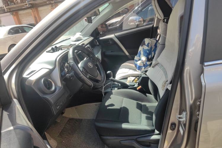 Used Toyota RAV4 2015 2.0L CVT Two-Wheel Drive Fashion Edition Left Front Seat