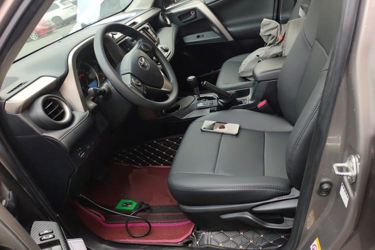 Used Toyota RAV4 2015 2.0L CVT Two-Wheel Drive Fashion Edition Left Front Seat
