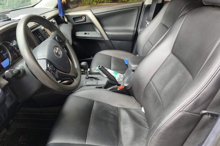 Used Toyota RAV4 2015 2.0L CVT Two-Wheel Drive Fashion Edition Left Front Seat