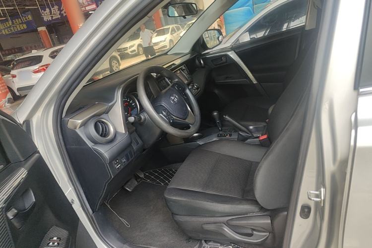 Used Toyota RAV4 2015 2.0L CVT Two-Wheel Drive Fashion Edition Left Front Seat