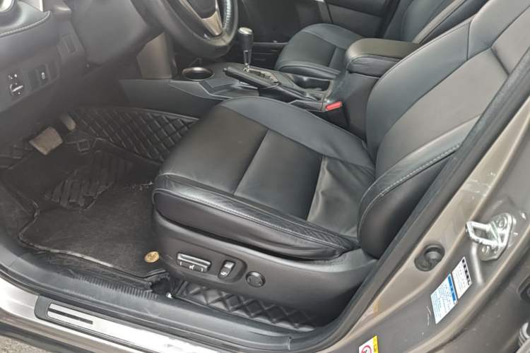 Used Toyota RAV4 2015 2.5L Automatic 4x4 Elite Edition Left Front Seat