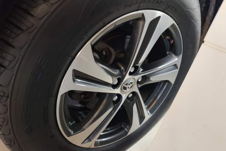 Used Toyota RAV4 2015 2.0L CVT Two-Wheel Drive Fashion Edition Left Front Wheel Hub