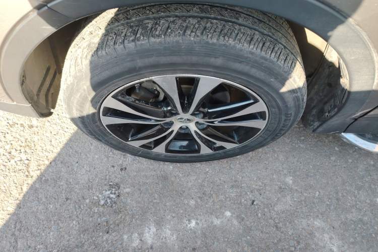 Used Toyota RAV4 2015 2.5L Automatic 4x4 Elite Edition Left Front Wheel Hub