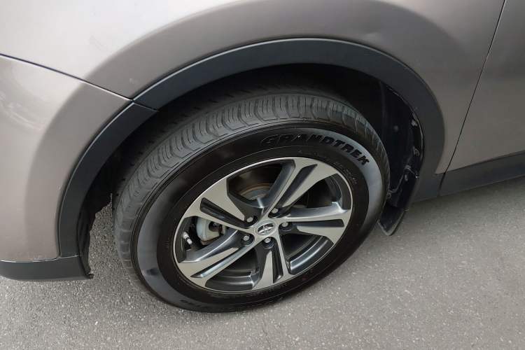 Used Toyota RAV4 2015 2.0L CVT Two-Wheel Drive Fashion Edition Left Front Wheel Hub