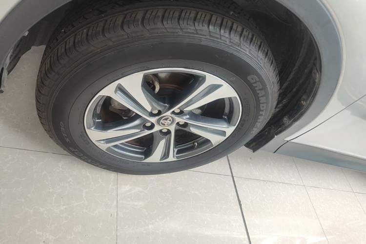 Used Toyota RAV4 2015 2.0L CVT Two-Wheel Drive Fashion Edition Left Front Wheel Hub