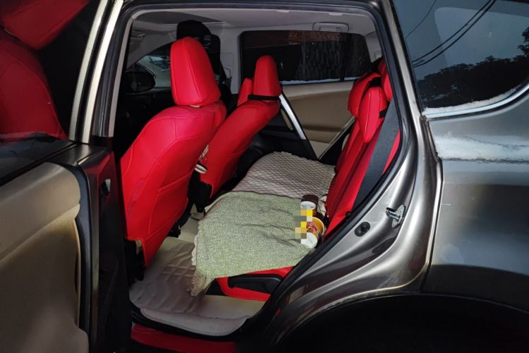 Used Toyota RAV4 2015 2.0L CVT Two-Wheel Drive Fashion Edition Left Rear Seat