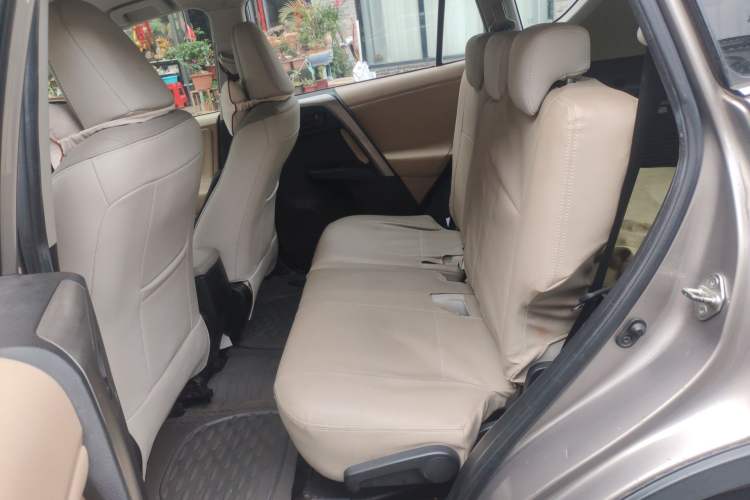 Used Toyota RAV4 2015 2.0L CVT Two-Wheel Drive Urban Edition Left Rear Seat