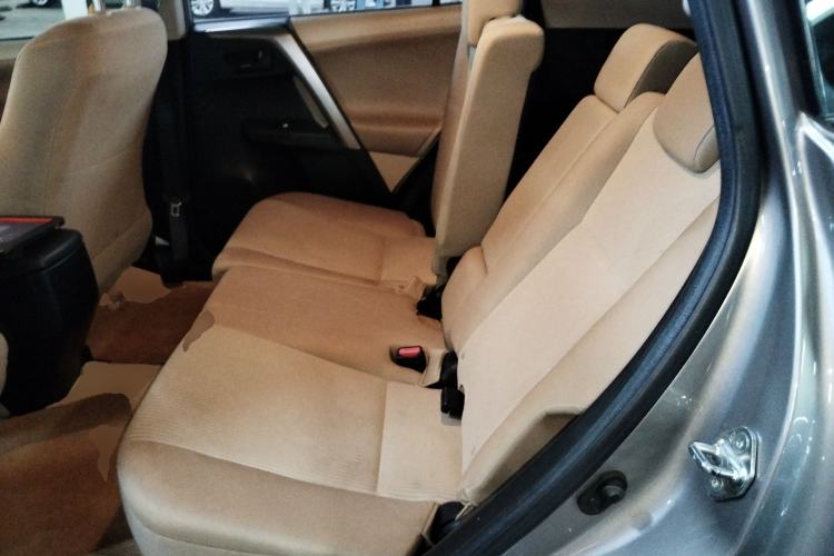 Used Toyota RAV4 2015 2.0L CVT Two-Wheel Drive Fashion Edition Left Rear Seat