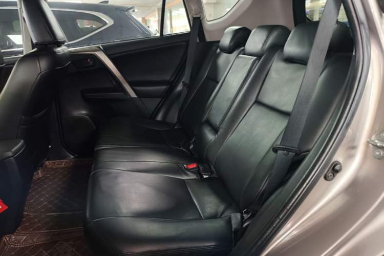 Used Toyota RAV4 2015 2.0L CVT Two-Wheel Drive Fashion Edition Left Rear Seat