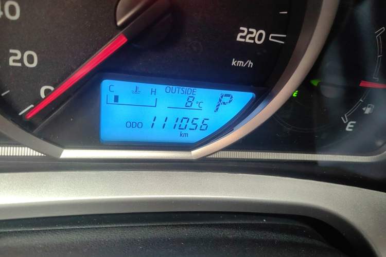 Used Toyota RAV4 2015 2.0L CVT Two-Wheel Drive Fashion Edition Odometer Close Up