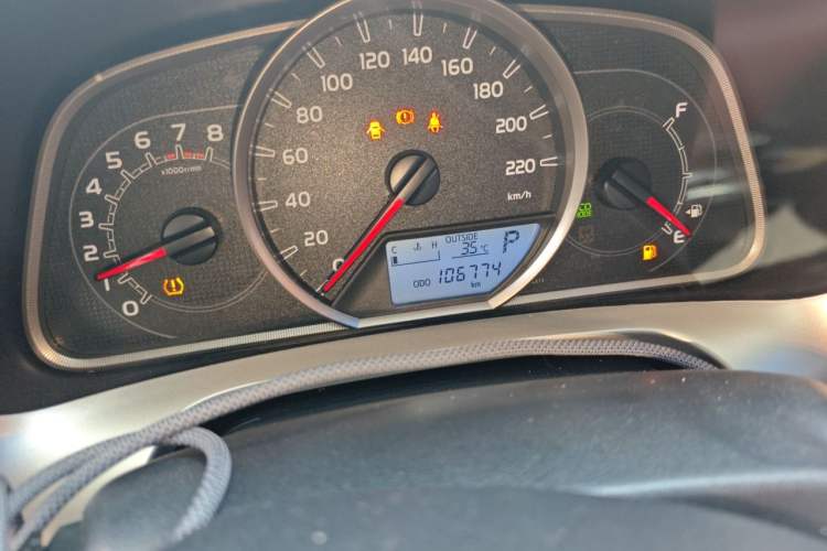 Used Toyota RAV4 2015 2.5L Automatic 4x4 Elite Edition Odometer Close Up