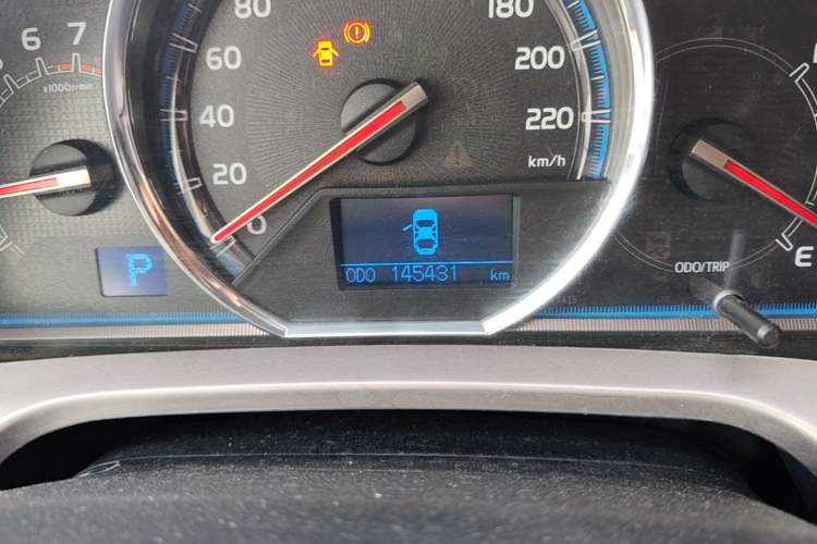 Used Toyota RAV4 2015 2.0L CVT Four-Wheel Drive New Edition Odometer Close Up