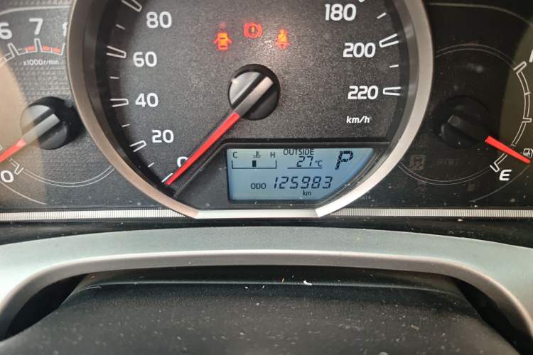 Used Toyota RAV4 2015 2.0L CVT Two-Wheel Drive Fashion Edition Odometer Close Up