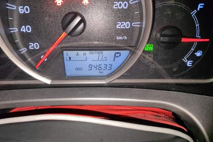 Used Toyota RAV4 2015 2.0L CVT Two-Wheel Drive Fashion Edition Odometer Close Up