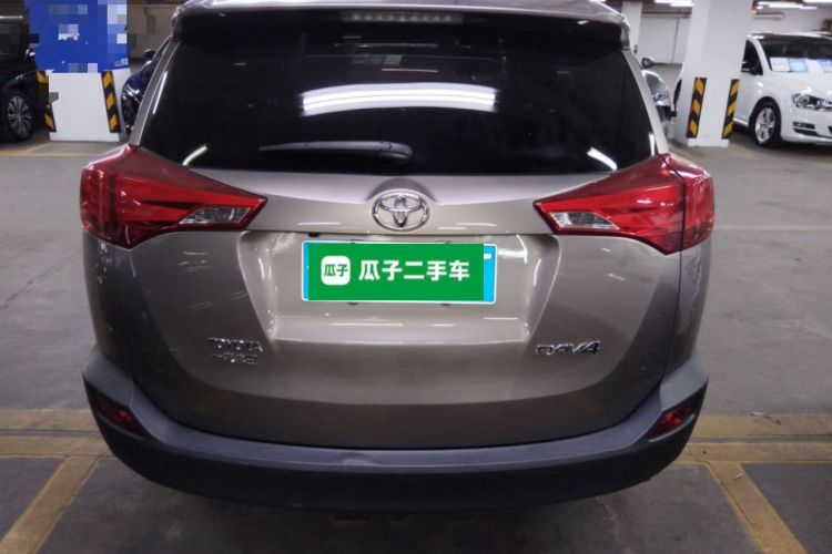Used Toyota RAV4 2015 2.0L CVT Two-Wheel Drive Fashion Edition Rear