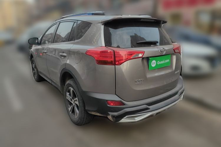 Used Toyota RAV4 2015 2.0L CVT Two-Wheel Drive Fashion Edition Rear Left 45 Deg