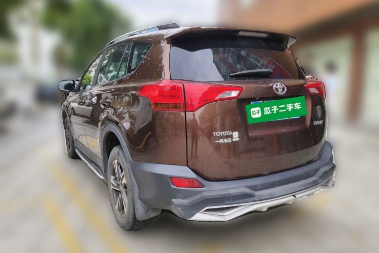 Used Toyota RAV4 2015 2.0L CVT Two-Wheel Drive Fashion Edition Rear Left 45 Deg