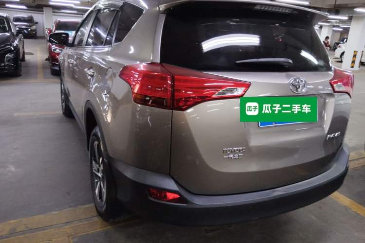 Used Toyota RAV4 2015 2.0L CVT Two-Wheel Drive Fashion Edition Rear Left 45 Deg