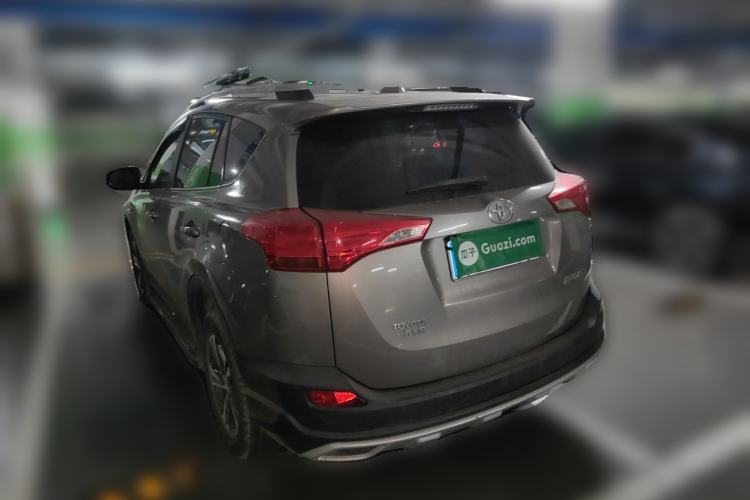 Used Toyota RAV4 2015 2.0L CVT Two-Wheel Drive Fashion Edition Rear Left 45 Deg
