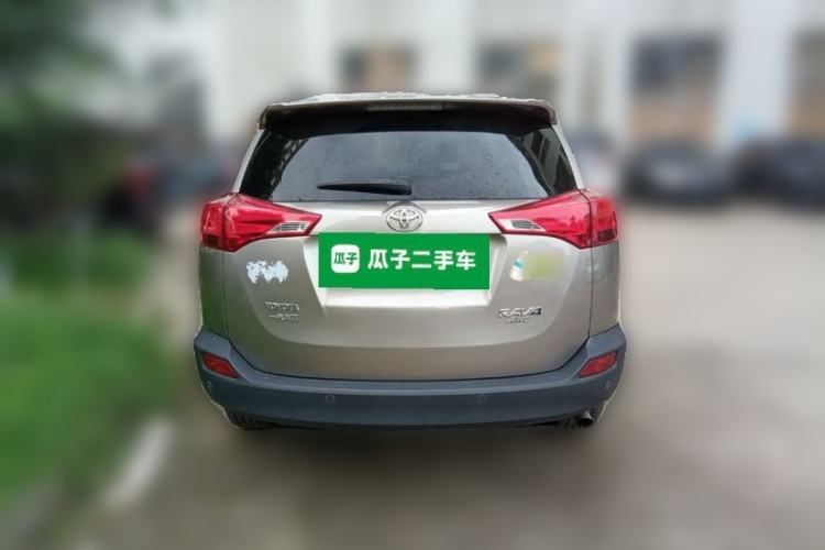 Used Toyota RAV4 2015 2.0L CVT Two-Wheel Drive Fashion Edition Rear