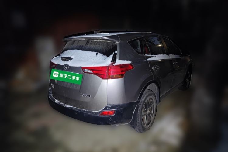 Used Toyota RAV4 2015 2.0L CVT Two-Wheel Drive Fashion Edition Rear Right 45 Deg