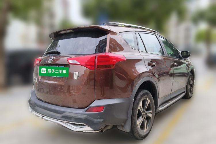 Used Toyota RAV4 2015 2.0L CVT Two-Wheel Drive Fashion Edition Rear Right 45 Deg