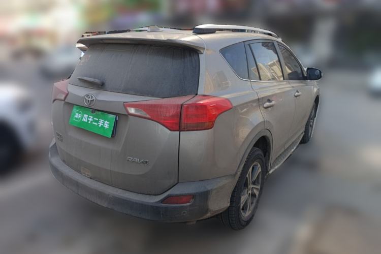 Used Toyota RAV4 2015 2.0L CVT Two-Wheel Drive Fashion Edition Rear Right 45 Deg