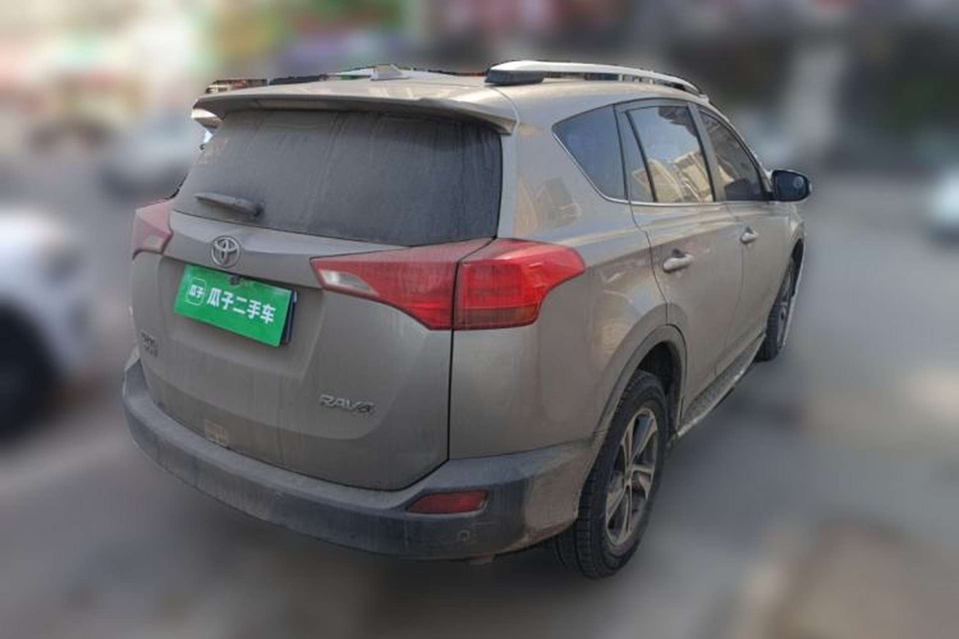 Used Toyota RAV4 2015 2.0L CVT Two-Wheel Drive Fashion Edition Rear Right 45 Deg