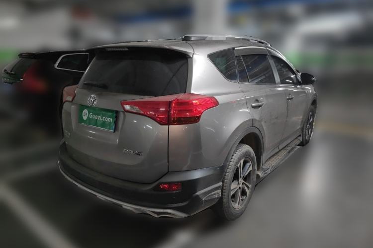 Used Toyota RAV4 2015 2.0L CVT Two-Wheel Drive Fashion Edition Rear Right 45 Deg
