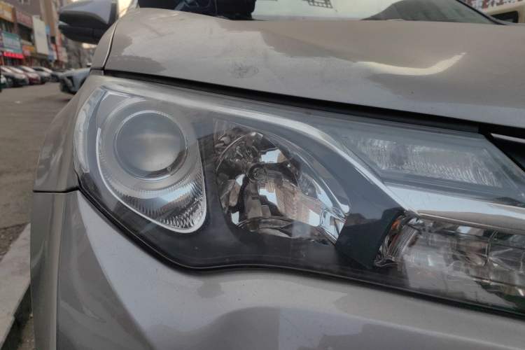 Used Toyota RAV4 2015 2.0L CVT Two-Wheel Drive Fashion Edition Right Front Headlight
