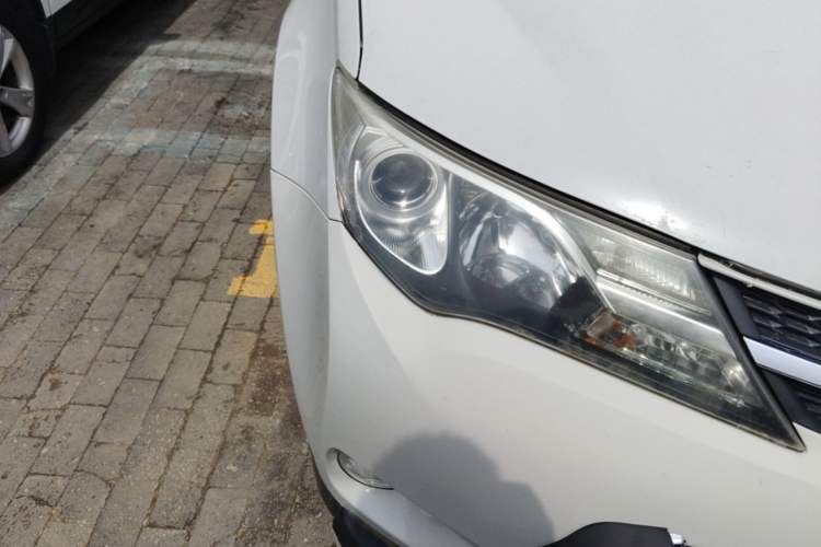 Used Toyota RAV4 2015 2.0L CVT Four-Wheel Drive New Edition Right Front Headlight
