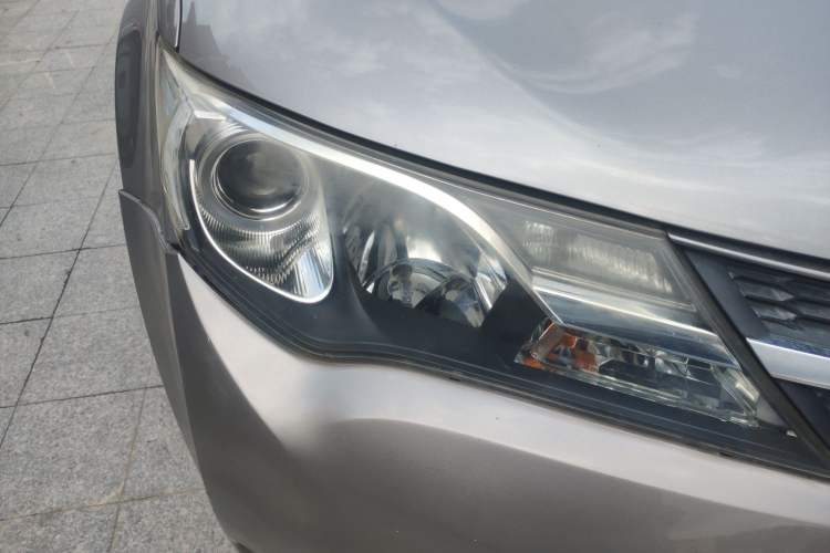 Used Toyota RAV4 2015 2.0L CVT Two-Wheel Drive Urban Edition Right Front Headlight