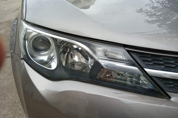 Used Toyota RAV4 2015 2.0L CVT Two-Wheel Drive Fashion Edition Right Front Headlight