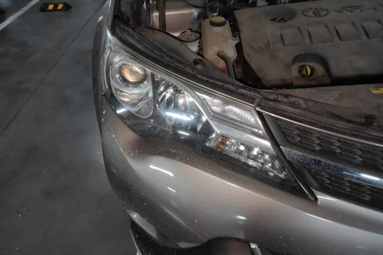 Used Toyota RAV4 2015 2.0L CVT Two-Wheel Drive Fashion Edition Right Front Headlight