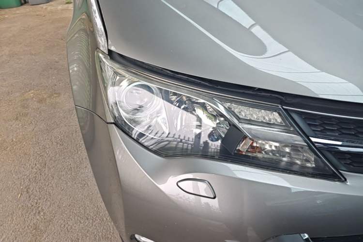 Used Toyota RAV4 2015 2.5L Automatic 4x4 Elite Edition Right Front Headlight