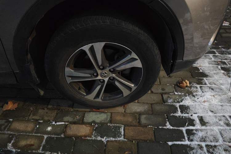Used Toyota RAV4 2015 2.0L CVT Two-Wheel Drive Fashion Edition Right Front Wheel Hub