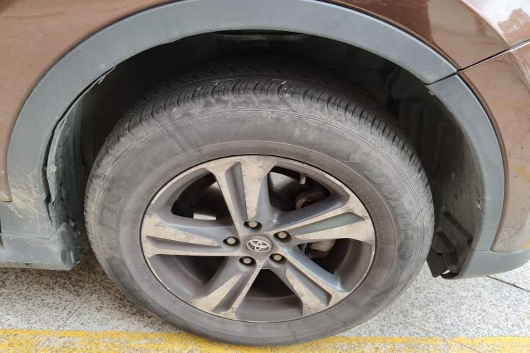 Used Toyota RAV4 2015 2.0L CVT Two-Wheel Drive Fashion Edition Right Front Wheel Hub