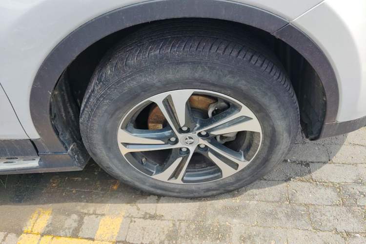Used Toyota RAV4 2015 2.0L CVT Four-Wheel Drive New Edition Right Front Wheel Hub
