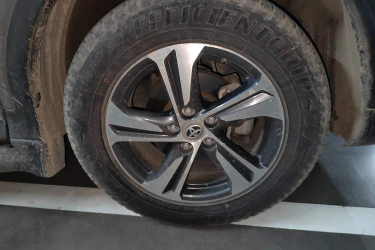 Used Toyota RAV4 2015 2.0L CVT Two-Wheel Drive Fashion Edition Right Front Wheel Hub