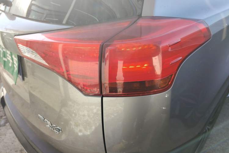 Used Toyota RAV4 2015 2.5L Automatic 4x4 Elite Edition Right Rear Taillight