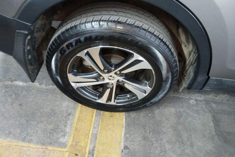 Used Toyota RAV4 2015 2.0L CVT Two-Wheel Drive Fashion Edition Right Rear Wheel Hub