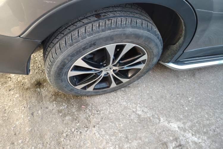 Used Toyota RAV4 2015 2.5L Automatic 4x4 Elite Edition Right Rear Wheel Hub