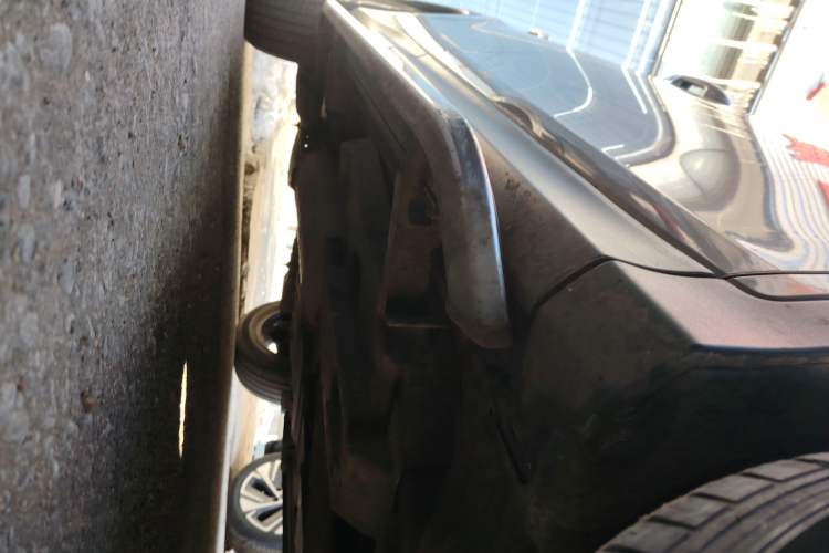 Used Toyota RAV4 2015 2.5L Automatic 4x4 Elite Edition Right Side Sill