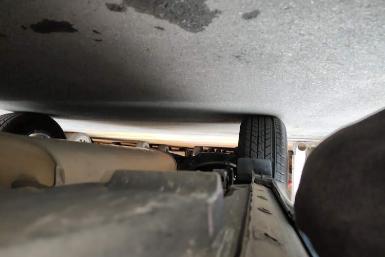 Used Toyota RAV4 2015 2.0L CVT Two-Wheel Drive Fashion Edition Right Side Sill