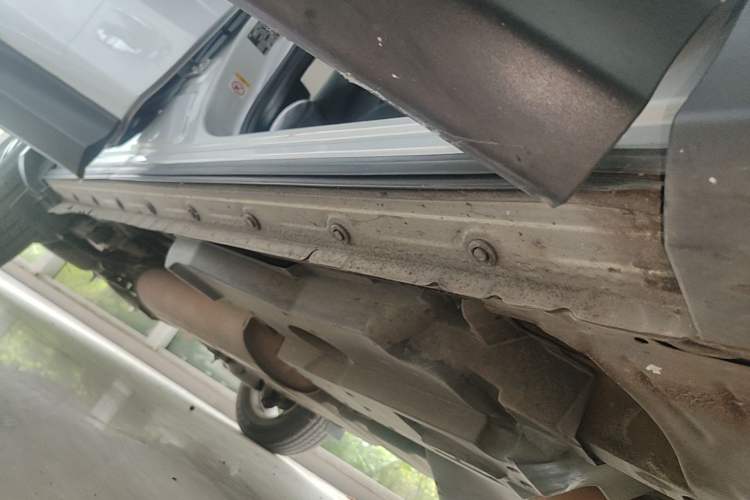 Used Toyota RAV4 2015 2.0L CVT Two-Wheel Drive Fashion Edition Right Side Sill