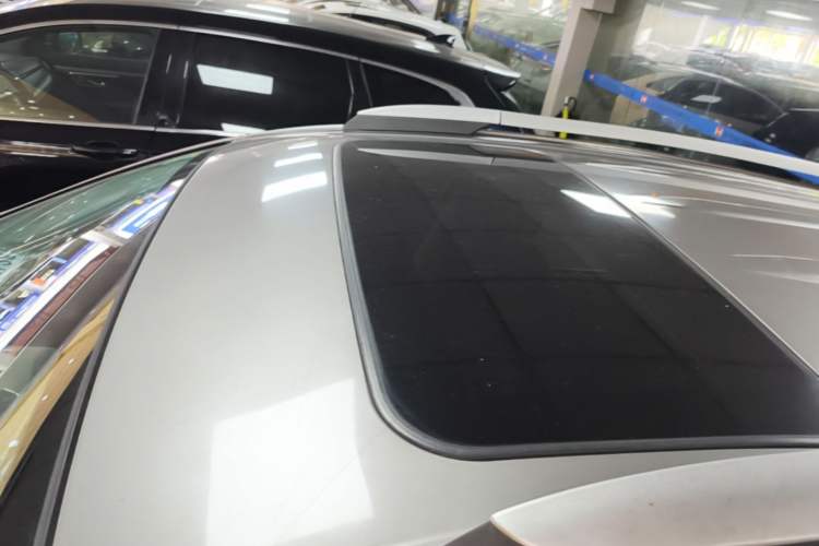 Used Toyota RAV4 2015 2.0L CVT Two-Wheel Drive Fashion Edition Roof