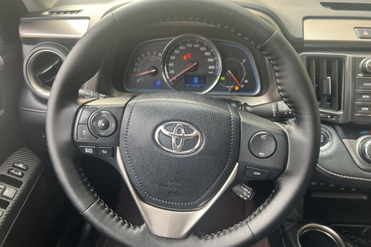 Used Toyota RAV4 2015 2.5L Automatic 4x4 Luxury Edition Steering Wheel