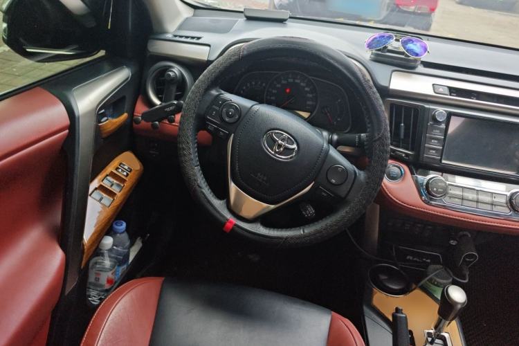 Used Toyota RAV4 2015 2.5L Automatic 4x4 Elite Edition Steering Wheel