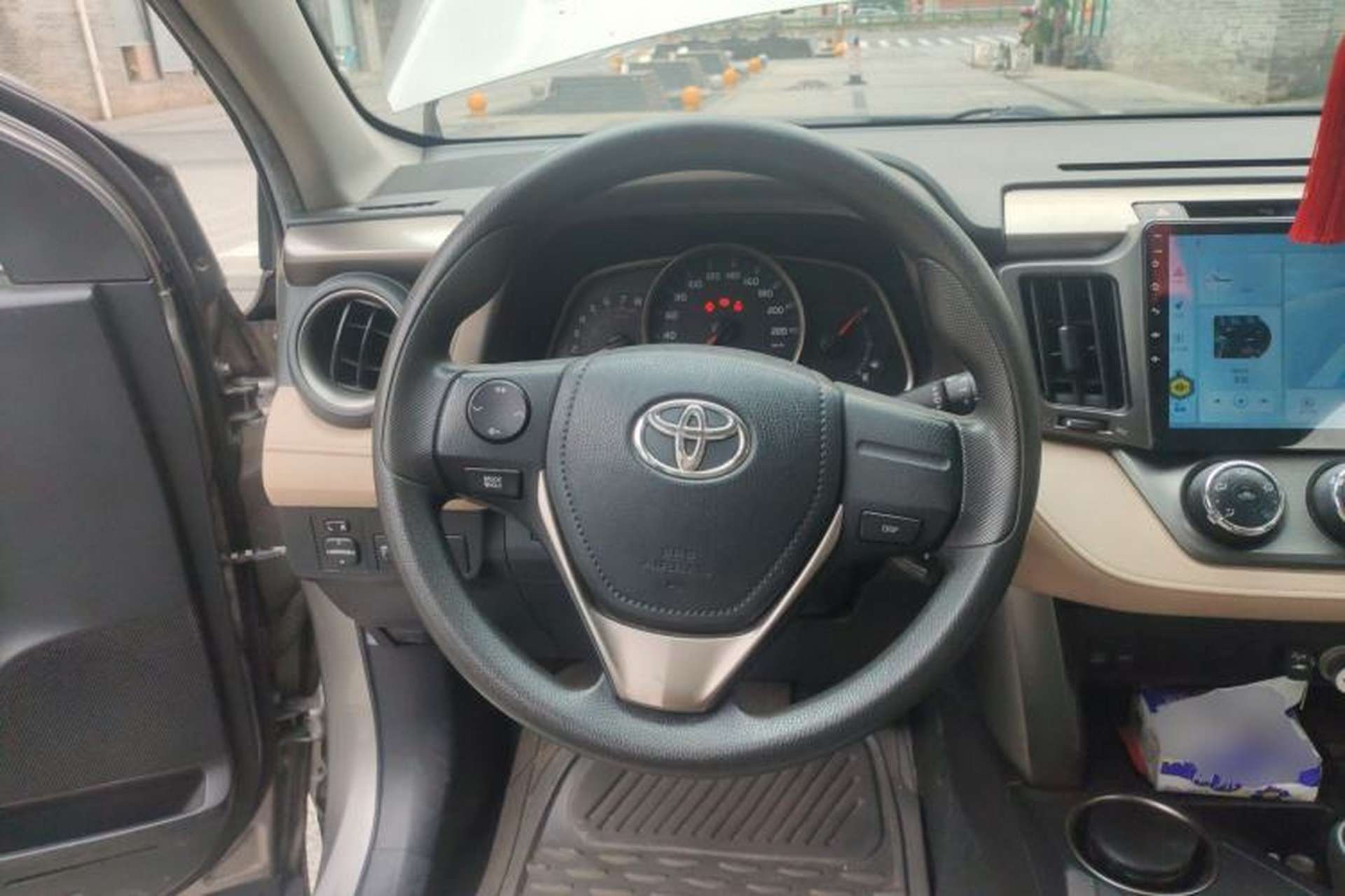 Used Toyota RAV4 2015 2.0L CVT Two-Wheel Drive Urban Edition Steering Wheel